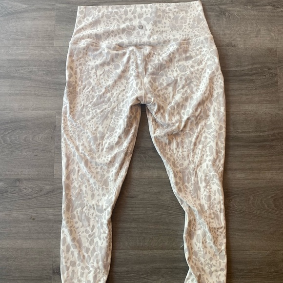Lululemon Align Leggings size 12 25” length White/Grey Animal print - Picture 4 of 4